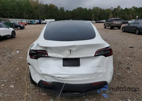 2024 Tesla Model Y из США, поврежденный, VIN 7SAYGDEE3RA282157